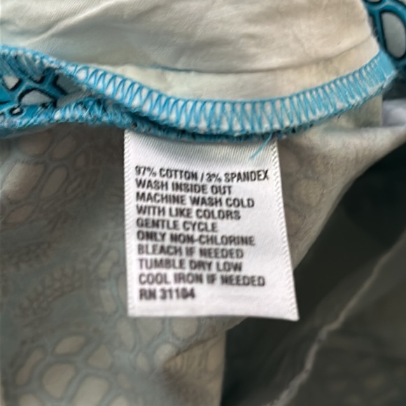 Crown & Ivy Short with Turtle Print Scalloped Hem Size 8 Like NEW condition - Picture 4 of 4